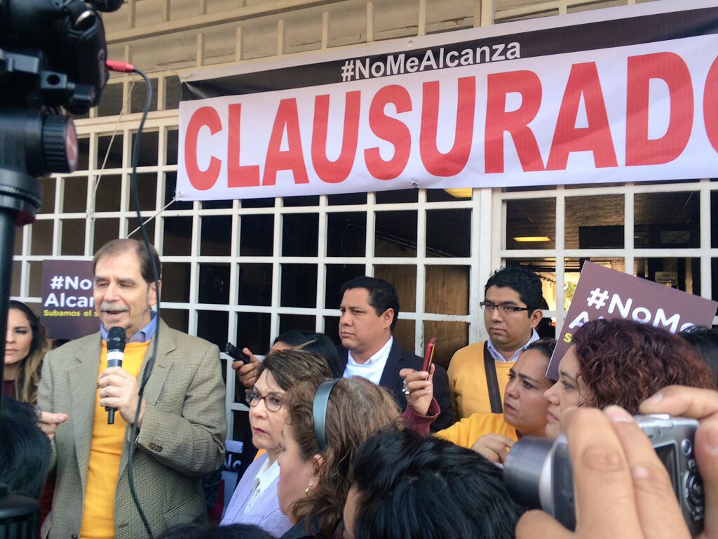 PrensaBasave's tweet photo. "Los invito a que repartamos volantes para informar a la gente sobre la situación del salario mínimo"-@abasave https://t.co/Rgf5SuQZHD