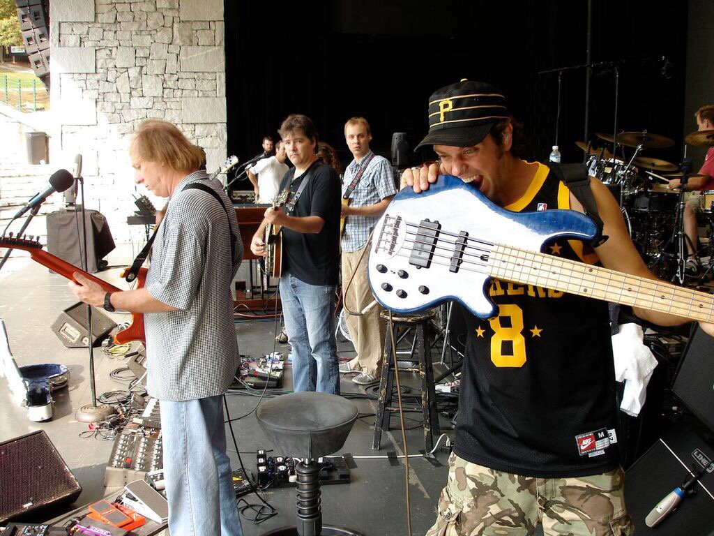 umphreysmcgee's tweet photo. That look you get from @belafleckbanjo when you try to eat your bass. @THEadrianbelew doesn't give a shit. https://t.co/duaBXyPZYL