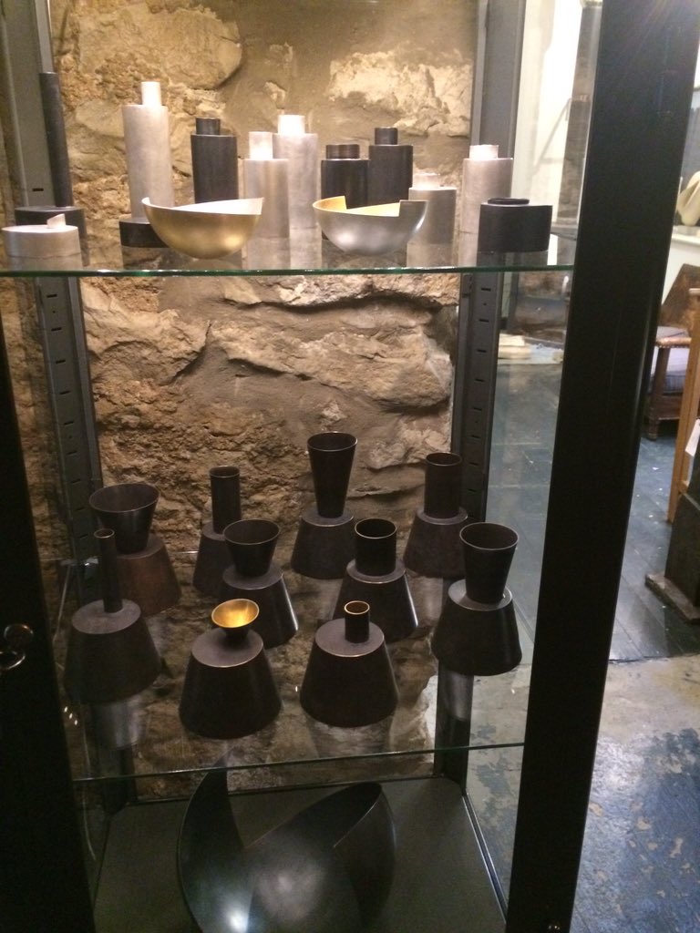 bilsrye's tweet photo. Juliette Bigley, a new home, a stunning display #metal #sculpture #contemporary #bilsrye https://t.co/RoBcLfJWTb