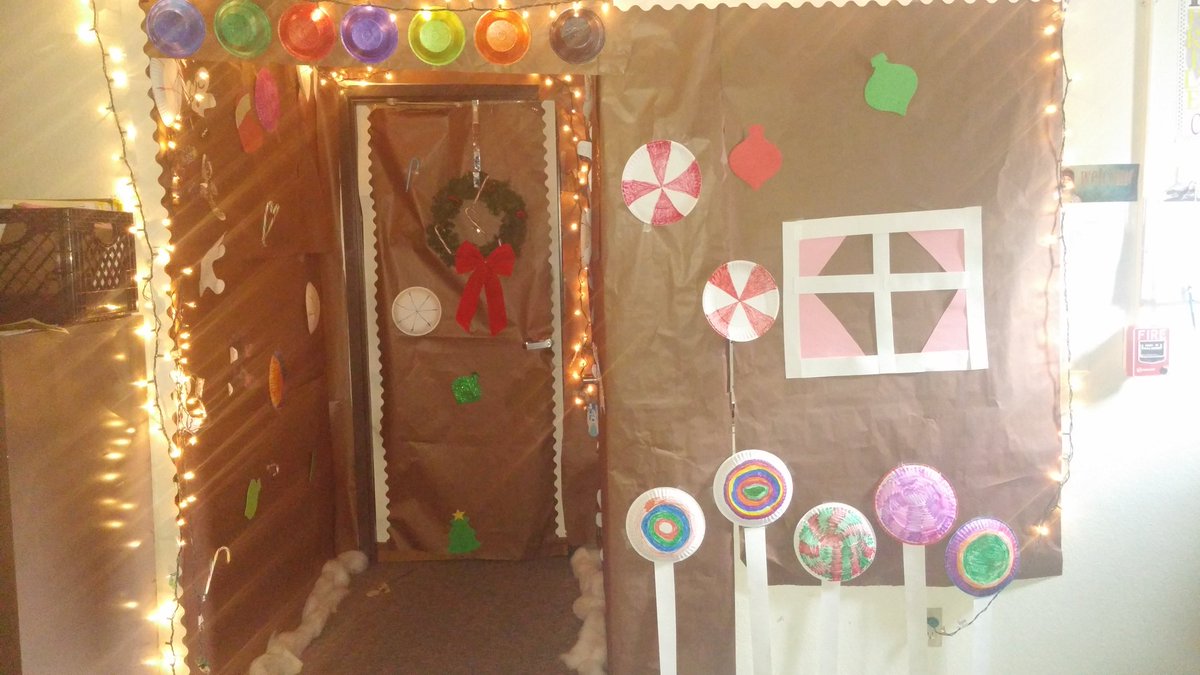 Elizabeth Bratsky On Twitter Finishing Our Class Door Decorating