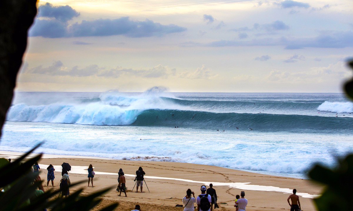 The 2015 #BillabongPipeMasters is ON!! Watch Finals Day LIVE: bit.ly/LIVEPipe