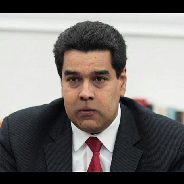 Venezuelaengota's tweet photo. #MaduroSinBigotes cumple tu promesa #Afeitate y #chupalo #MoisesDavid te manda adecir #Maduro #MaduroChupalo https://t.co/DoYslZZ6T8