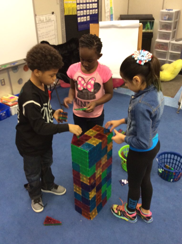 MrsHigleysClass's tweet photo. When we make good choices ,we get to have fun working together!  #gagegators   #happyclassrooms https://t.co/5uhbOT2dXm