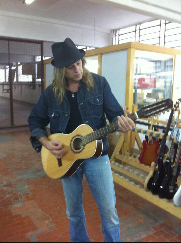 <a href="/CPitmanofficial/">Chris Pitman</a>  Viola Brasil 🎶🎸