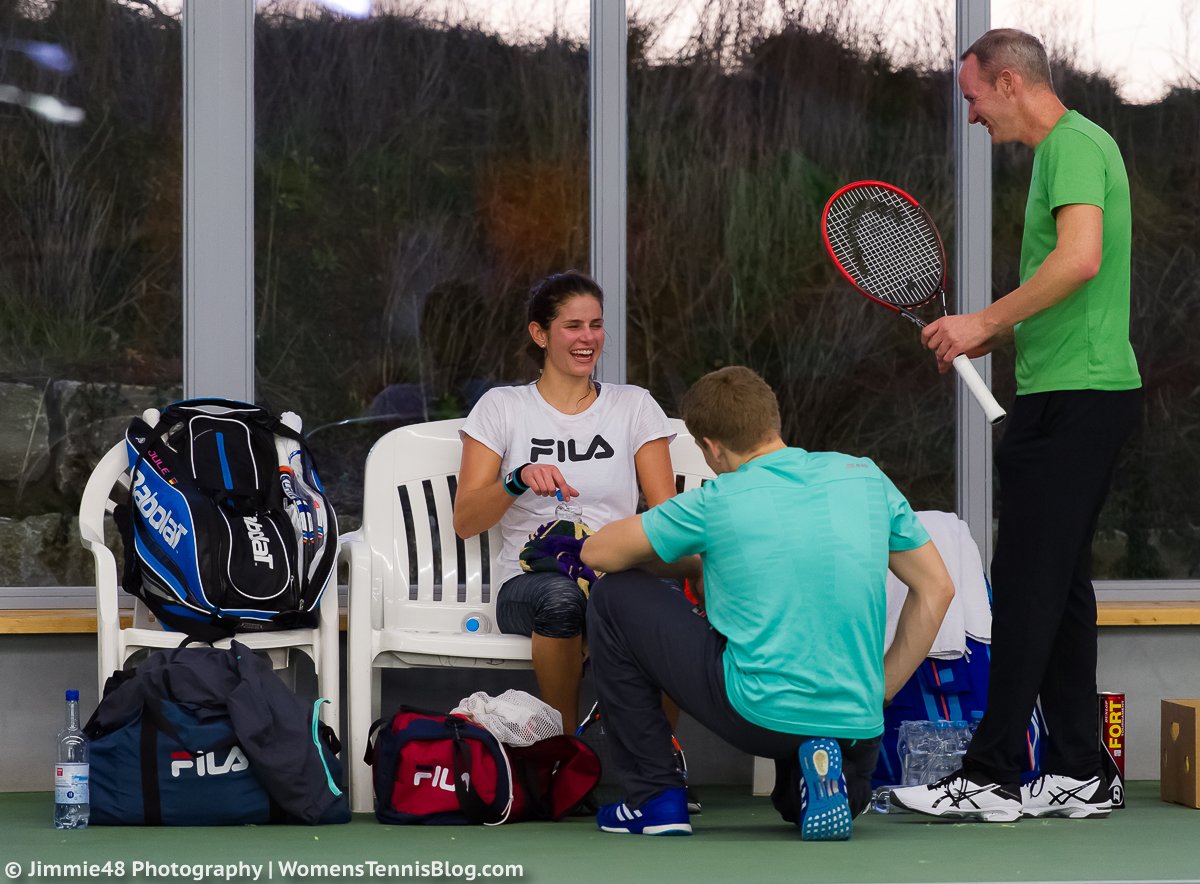 JJlovesTennis's tweet photo. Practice fun: @juliagoerges , sharing a laugh with her team at the #TennisDM in Biberach https://t.co/BDjyvPNudR