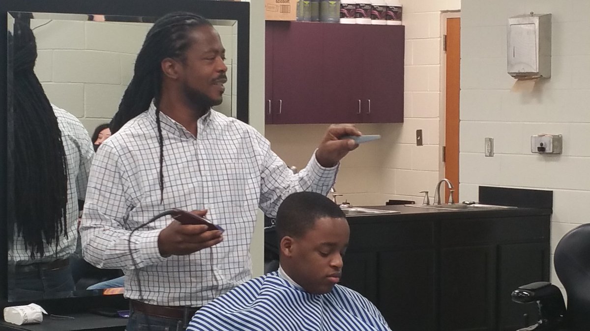RV_Barbering's tweet photo. Mr Corey Egleston imparting wisdom into Ridge View Master Hair Care students. @rvhs @DrFoxworth @mrsrichardsonrv https://t.co/84yNAGfInP