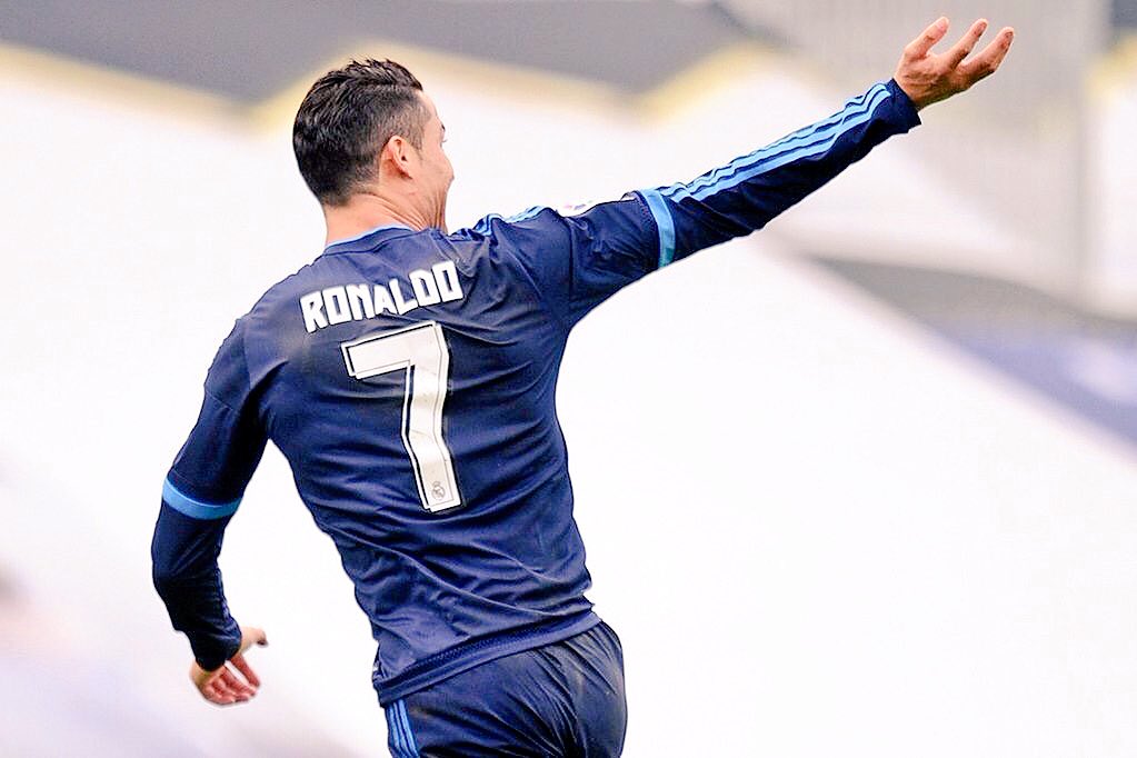 Footballogue's tweet image. [#Décla💬] Ronaldo : "J'aime plus Madrid que Paris mais peut-être un jour ça peut changer..."