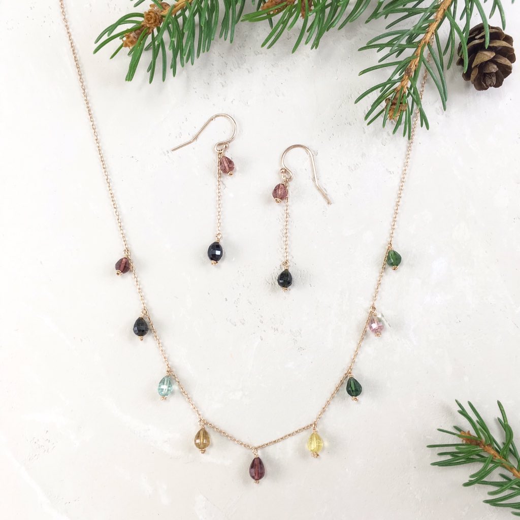 SilverPenniesJ's tweet photo. Capture the spirit of the season with this elegant tourmaline &amp; rose gold necklace set #holidayjewelry #MorgantownWV https://t.co/9A10OOWWh1