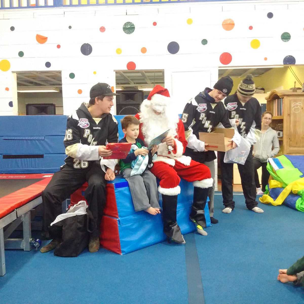 swan1585's tweet photo. A special visit to the Child Center from Santa Ben and his three Elves #santaiseverywhere https://t.co/NRUmwwp6nc