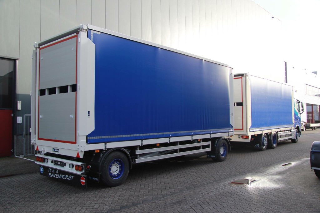 Itsa_ravenhorst's tweet photo. 1 van  de 2 #nieuwe #combi s  voor #Esbro .
#Ravenhorst # hefdak #rolzeilen #slachtkuikens #storkcontainers https://t.co/ogSQqTm7d9