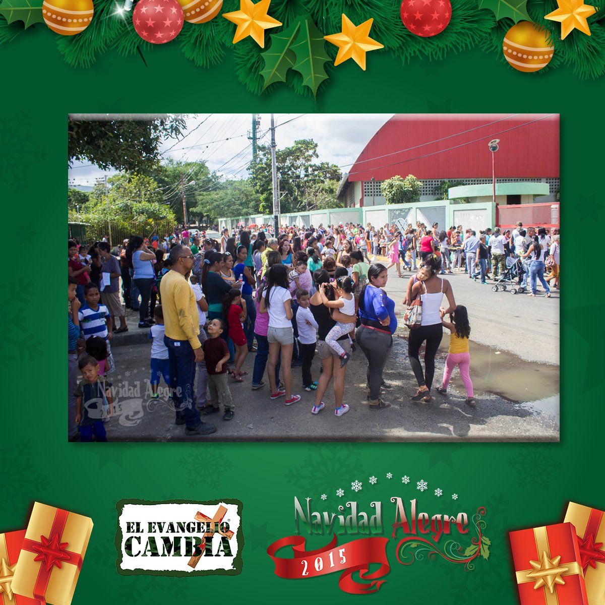 eec_lara's tweet photo. Cientos de familias se preparan para disfrutar de una #NavidadAlegre2015 https://t.co/RNQkCdcZ0j