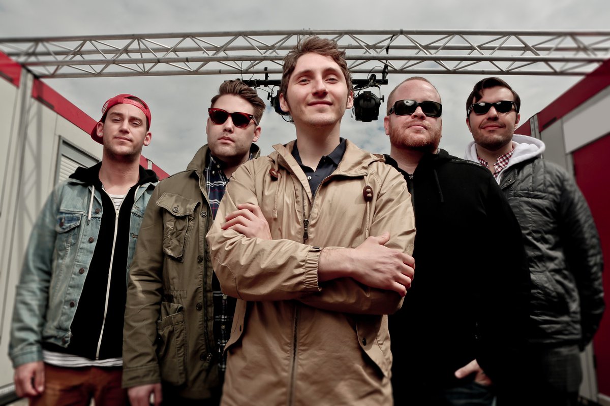 Our new song "Anyways" is streaming now via <a href="/NoiseyMusic/">NOISEY</a> - noisey.vice.com/en_uk/blog/lis… Enjoy!