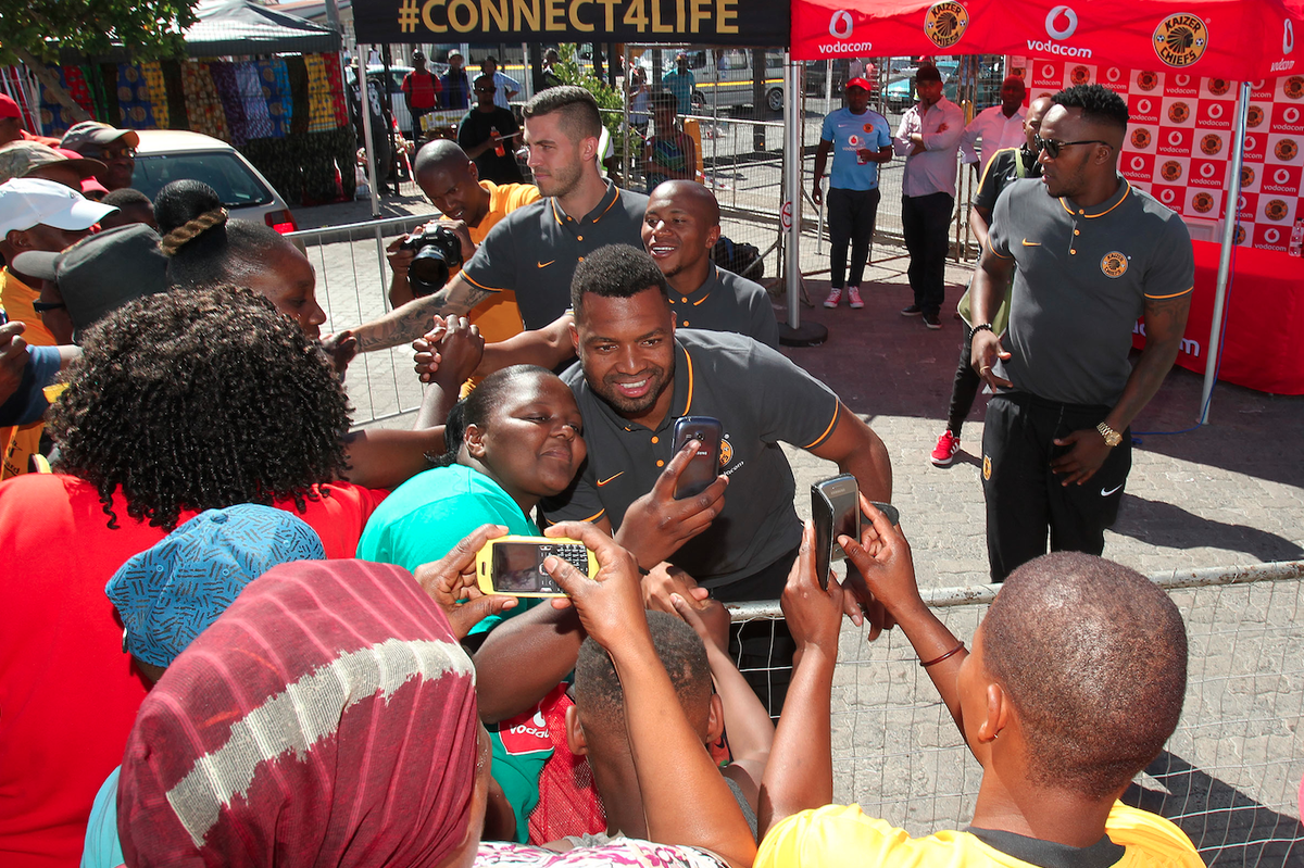 VodacomSoccer's tweet photo. Mara Itu LOVES selfies - selfie yesterday, today. Is he the king of selfies @KaizerChiefs vele? #KCSummerTour https://t.co/A0gyacdtHk