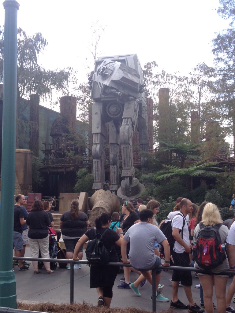 cmcreates's tweet image. @alivigitante @snidepeas nice to see a familiar face... #echuta #wars #AtAt