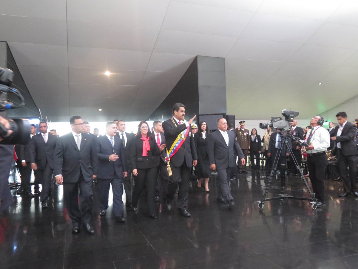 PresidencialVen's tweet photo. Pdte @NicolasMaduro: Todas las causas justas de Venezuela, y de nuestra América siempre tuvieron el sello de Bolívar https://t.co/hYbRKTHZDo