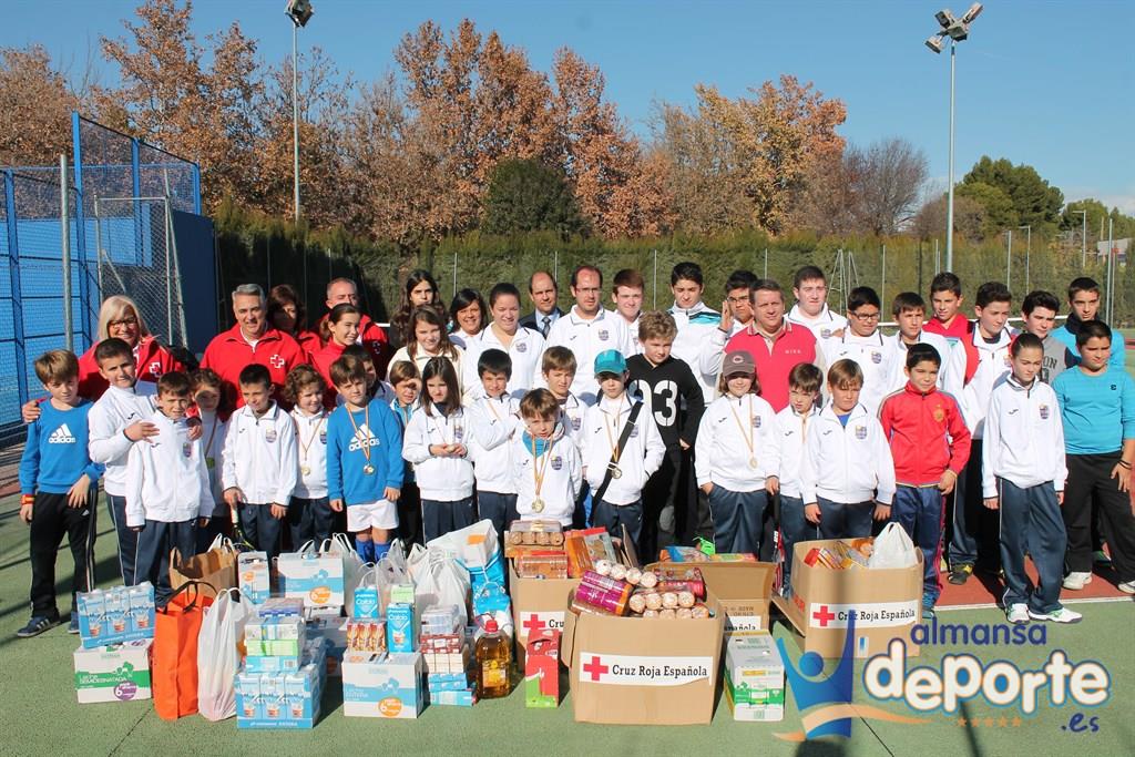 Más de 40 jóvenes tenistas participan en el II Torneo solidario de Navidad almansadeporte.es/mas-de-40-jove…