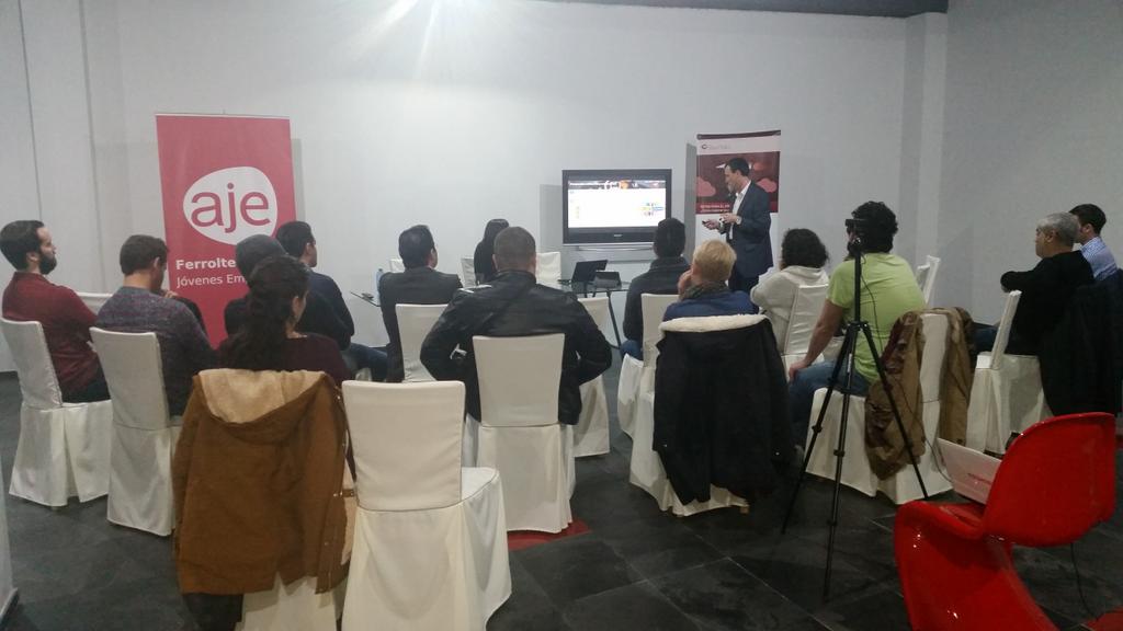 AJEFERROLTERRA's tweet image. Comenzamos con marketing digital con @afalcon dentro del programa @start_talks en @Arena76CN @Fegaxe #comunidadaje