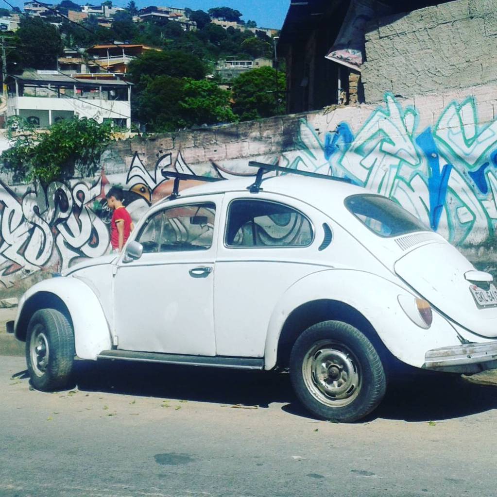 oldcar_photo's tweet photo. Cenas quotidianas : fusca 《:-)
#fuscabranco #fuscagram # retro #retro #followme #follow #likeforlike #daily #instal… https://t.co/uI3pGN78Wt