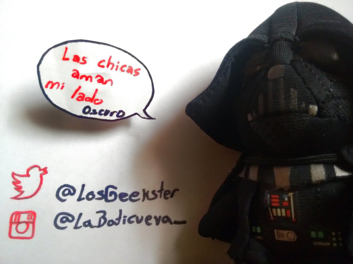 NotYourRaccoon's tweet photo. Razón #4 para ser del lado oscuro: ¡Padme Amidala! #GeekStarWars @losgeekster @LaBaticueva_ https://t.co/7NmJaTtaVP
