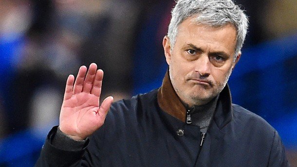 Britcorner's tweet photo. 'La Premier y el peligro del dinero'. El cese de Mourinho, un ejemplo más. https://t.co/CYB1yL7RBG https://t.co/8M3HDEW3Eb