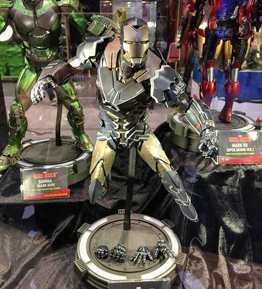 Iron Man Mark XV 'Sneaky' Hot Toys Suit 