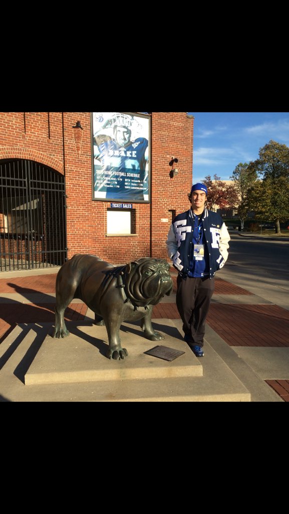 PrinceWilliam_1's tweet photo. Extremely excited to say I have committed to play football at the Drake University! Cannot wait to be a bulldog! https://t.co/zUUWkEloFT