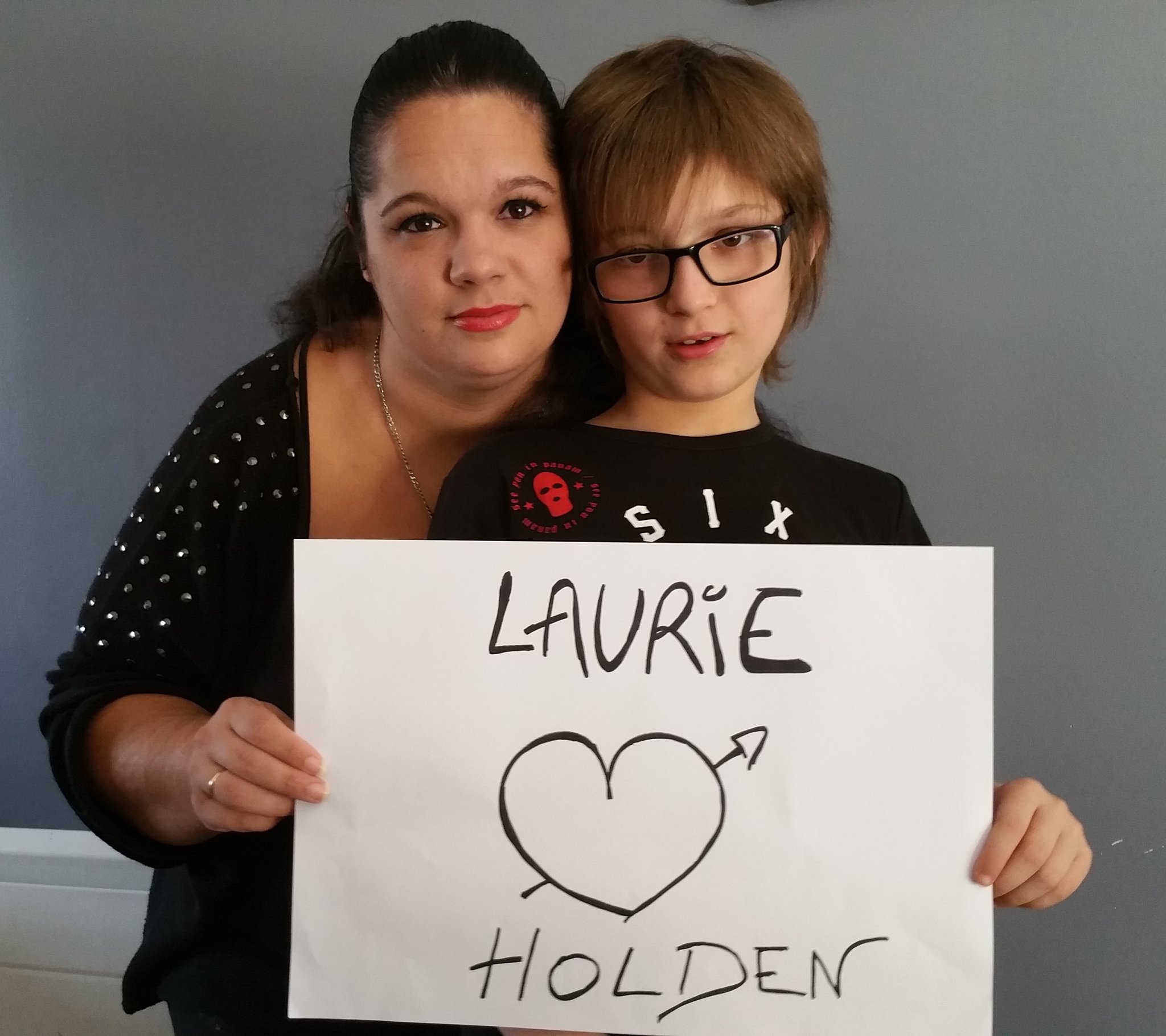  Happy birthday Laurie. Kiss of French fan 