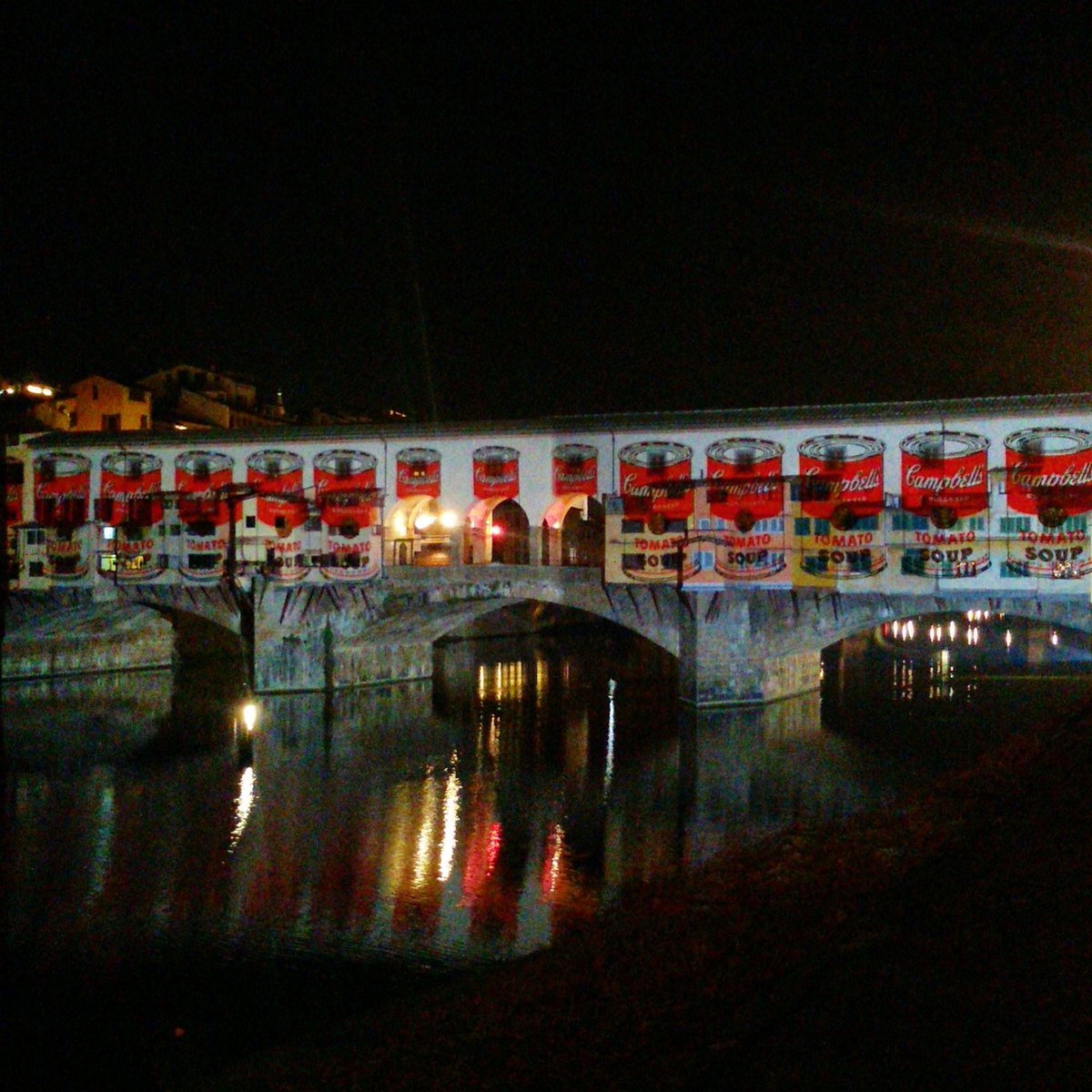 BiancaPetruzzi's tweet photo. Light up 💡 @adayinflorence @comunefi @TocTocFirenze https://t.co/i06gIjJnsT