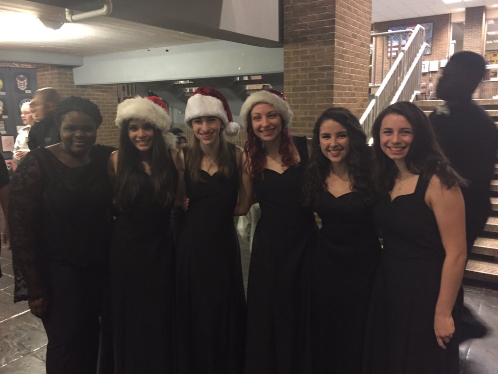 Dr_PJWax's tweet photo. Winter Concert! #WesthillandProud @SPSSuper @Viking_Country @Westhill_2016 @WHSPurplePack https://t.co/KQHLqAZwHb