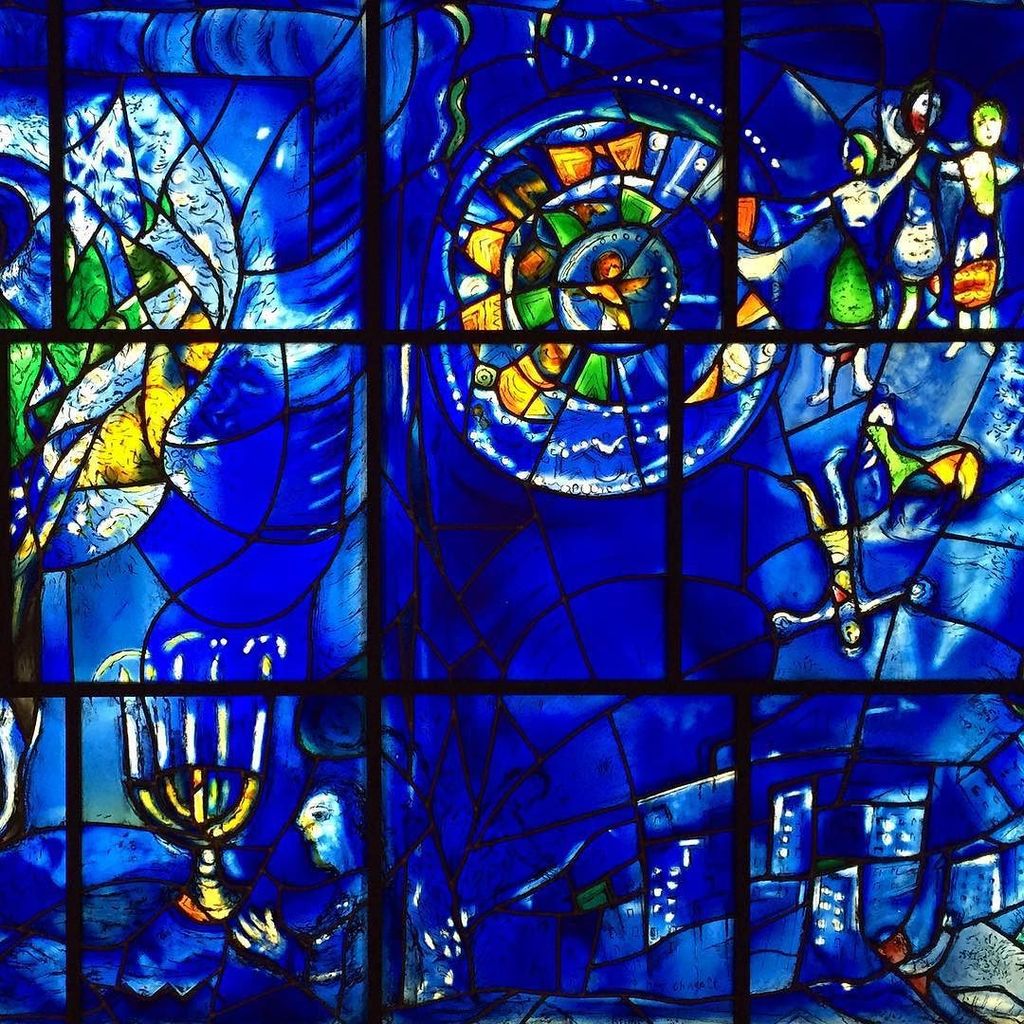 Dingerz's tweet photo. #chagall #art #stainedwindows #artinstituteofchicago #art https://t.co/OuqG2dQC1T https://t.co/R5tlWD0p9b
