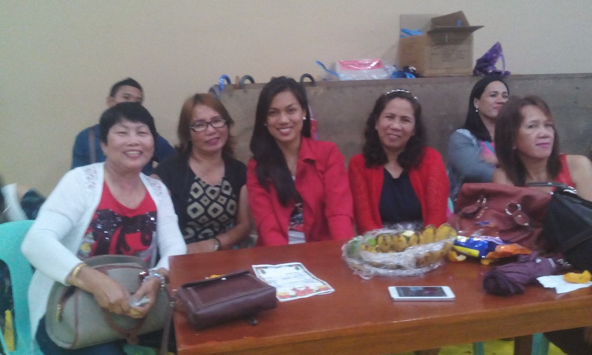 karendivading's tweet photo. Let's all be merry! #icesfamily #teachersxmasparty https://t.co/h5tcfSIs2L