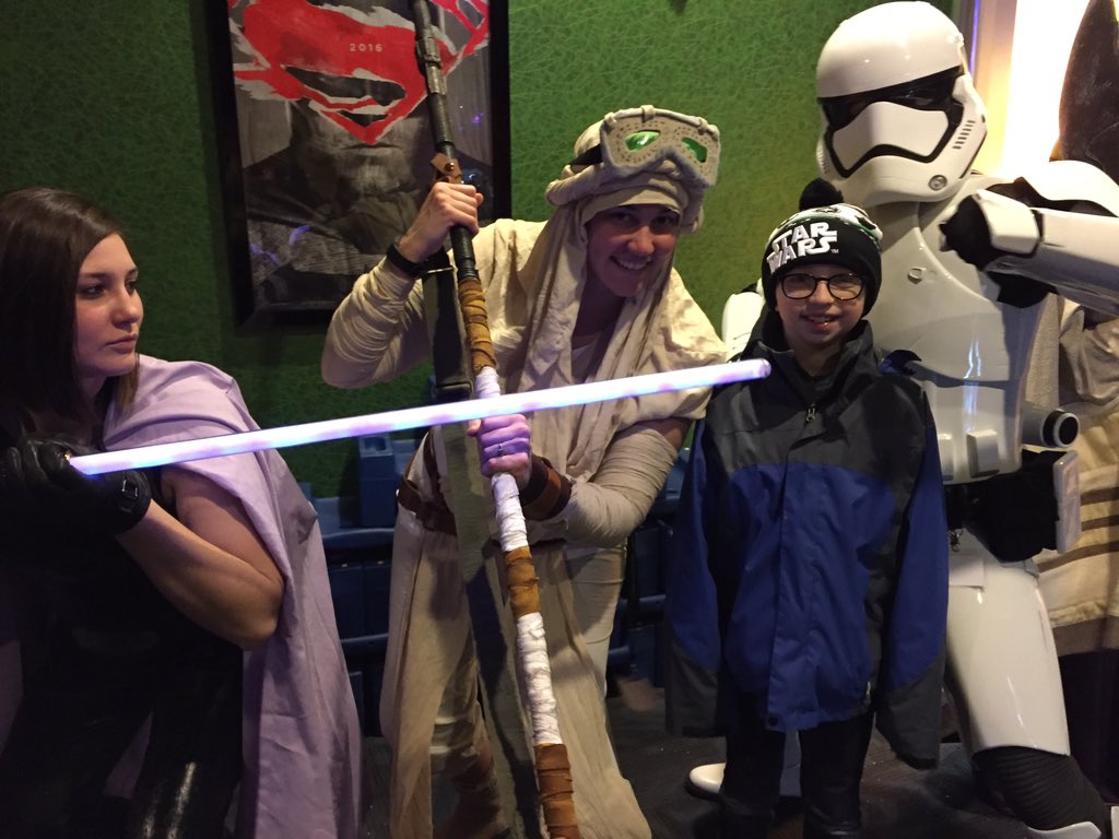 MrMacArtStuff's tweet image. Fair warning, I may weep a tiny bit at the opening fanfare. #notevenlying #TheForceAwakens