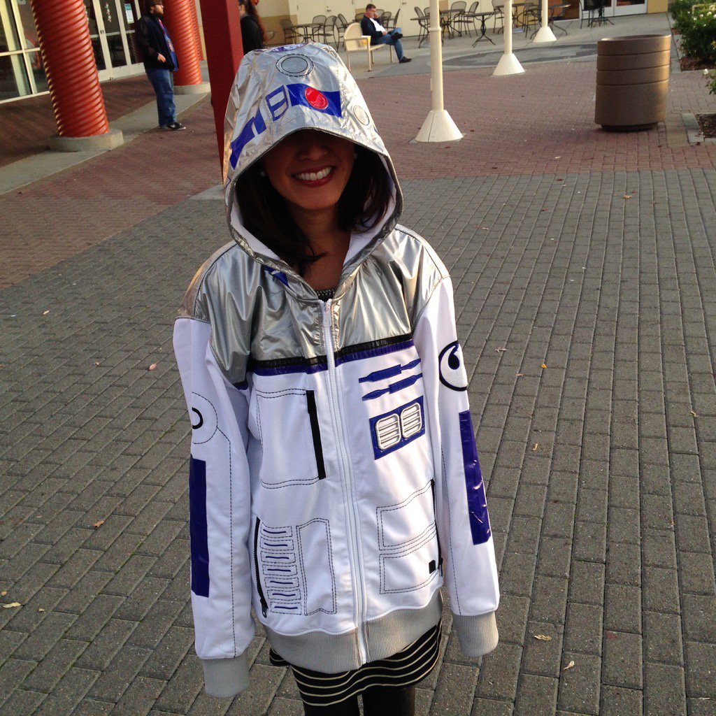 SuzannePhan's tweet photo. I had to. I love R2D2. @ABC10 #abc10 #Sacramento #starwarsline #TheForceAwakens #fb https://t.co/3bY27TTGjU