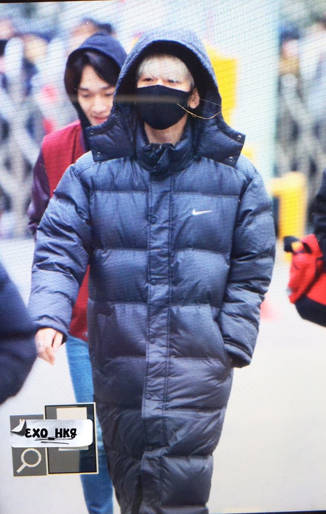 EXO_HKG's tweet photo. 151218 뮤직뱅크 출근 #백현 https://t.co/Wof9RQUjfi