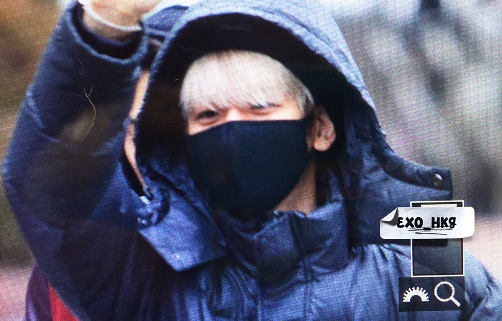 EXO_HKG's tweet photo. 151218 뮤직뱅크 출근 #백현 https://t.co/Wof9RQUjfi
