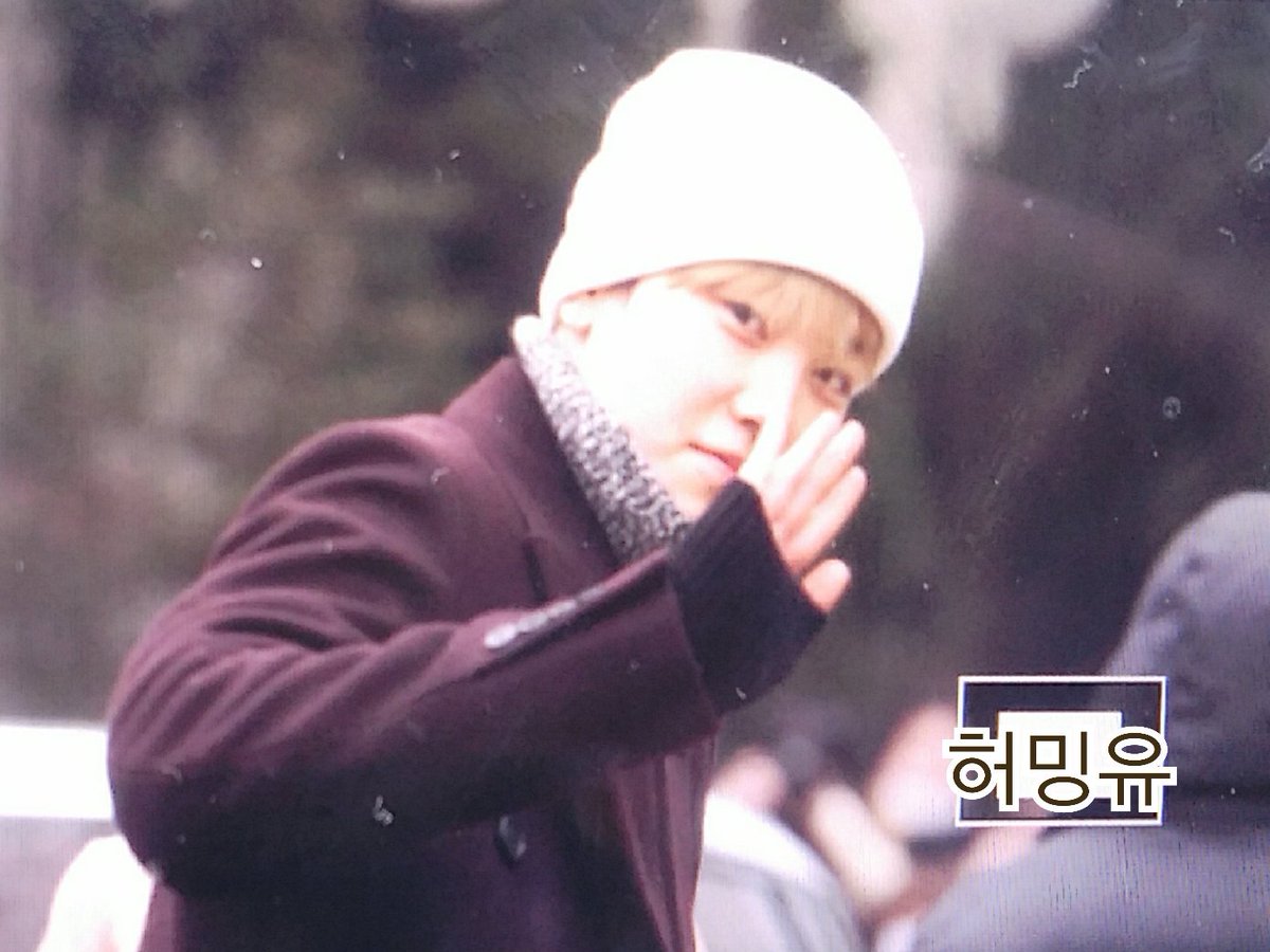 humming_you's tweet photo. 프리뷰 151218 뮤뱅 출근길 #BAP #ZELO @ZELO96 귀여운 준홍이 오랜만이야> < https://t.co/ohpRKjJ0e4
