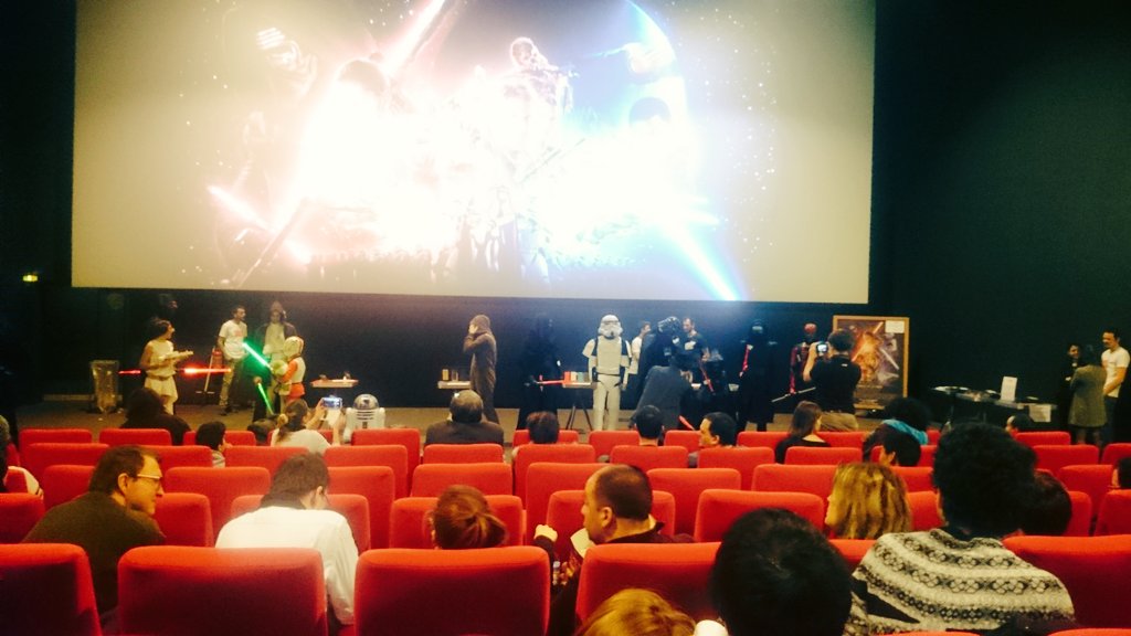 El_Maak's tweet photo. Et un concours se déguisements, un ! Merci #OnePlusCinema ! https://t.co/nn98iSZSqJ