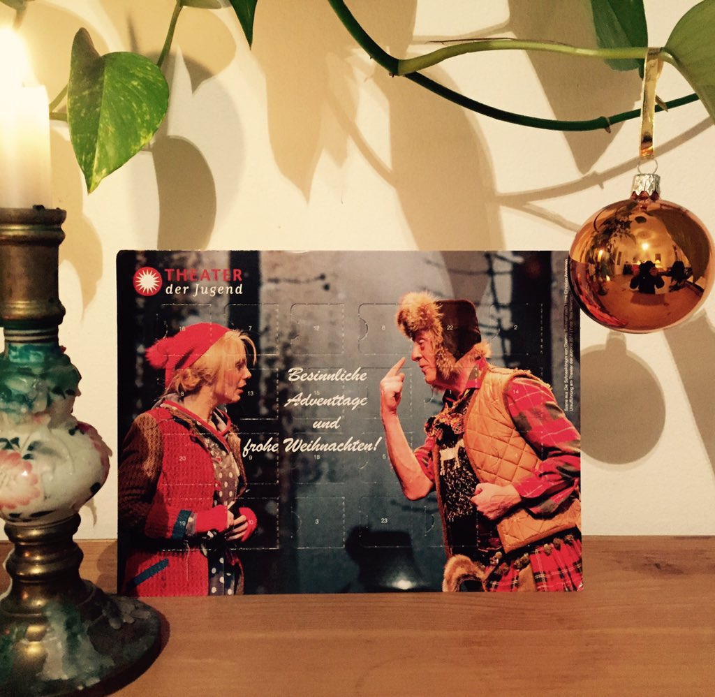 irenaflury's tweet photo. #chocolate and #theatre - what a lovely symbiosis! #AdventCalendar #theaterderjugend #schneekönigin #actress https://t.co/FVva18GIUW