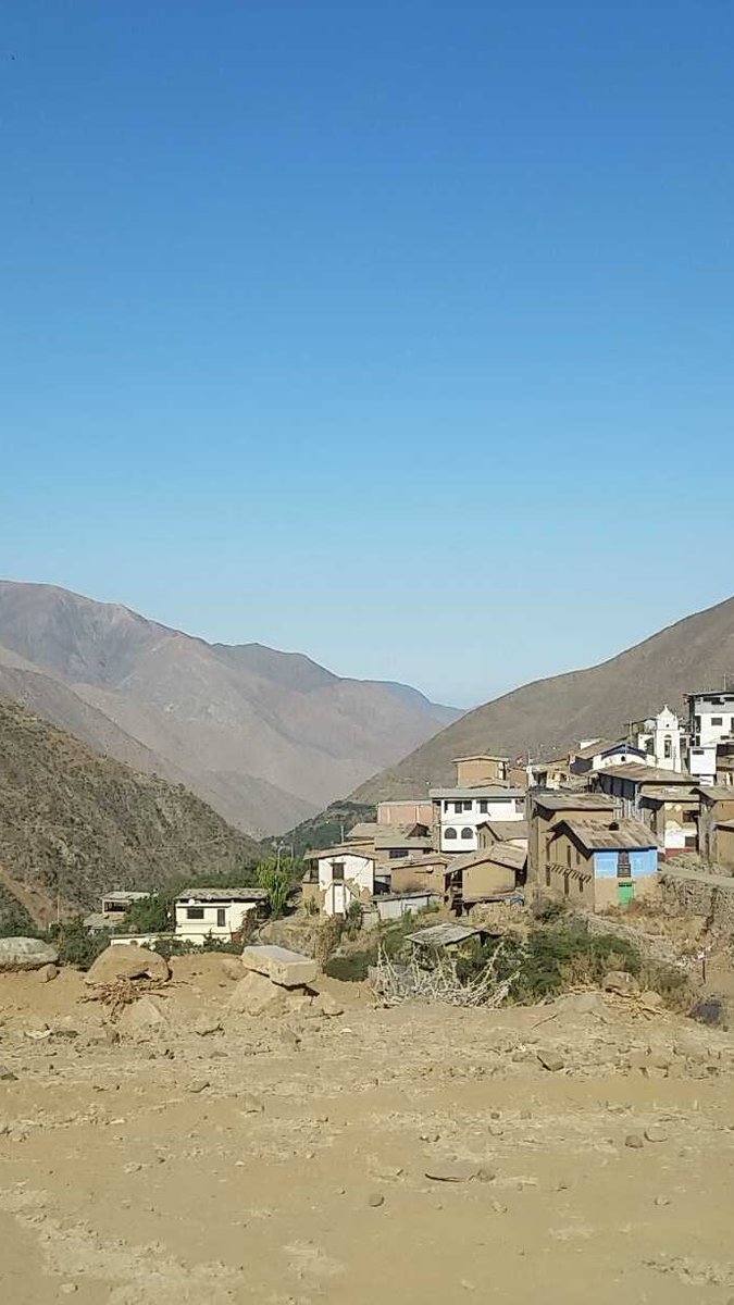 Kz_Music__'s tweet photo. #tbt to this beautiful scene in #Peru - these folks live off less than $20 USD per month #nofilter #AndesMountains https://t.co/OcSQwDFjGf