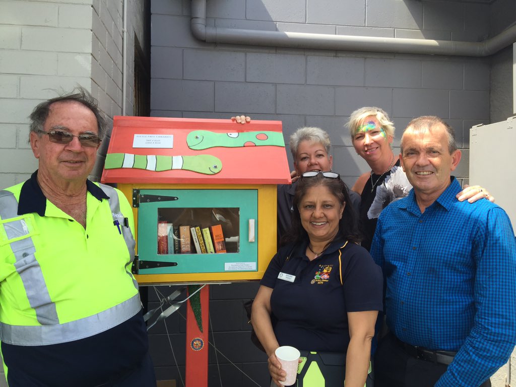 RotaryBundyEast's tweet photo. Our second little free library goes up thanks to a #rotary district grant #literacy #placeactivation https://t.co/WIxYQdXZw9