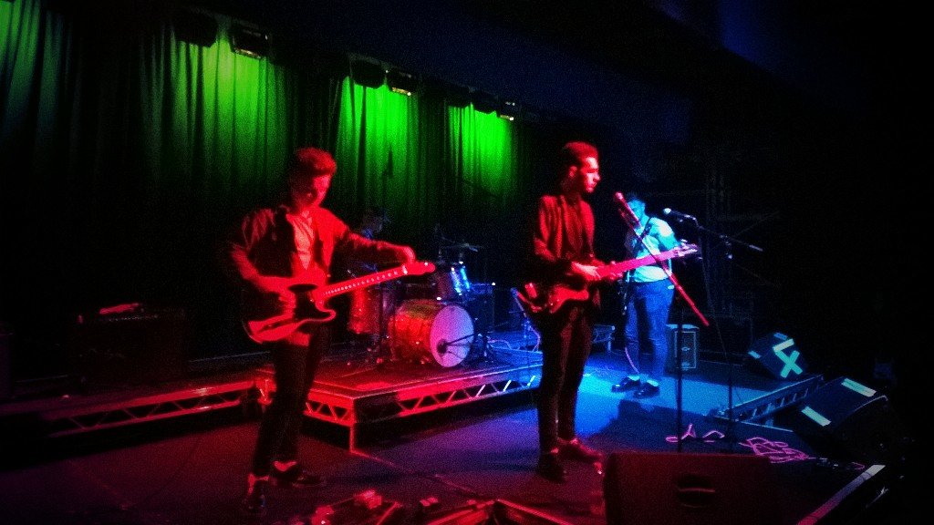 gem_price_'s tweet photo. Fab night reporting on #LCgig 🎵🎸 @lincoln_college https://t.co/XUNr49uvDn