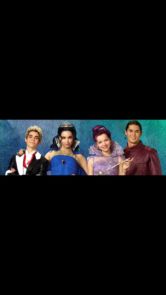 sofiacarson34 tweet picture