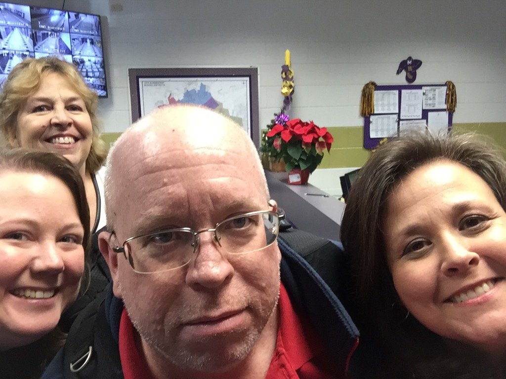 kimmiloohoo's tweet photo. @joeimel sighting at BGJHS!   💜💛#PurplePride #BGVIP https://t.co/LoARHyOCEF