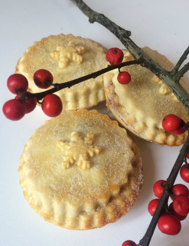 poppyscupcakes's tweet image. Delicious buttery mince pies from Poppy's Cupcakes (also available #glutenfree) 07824 705364 #makehour 💕