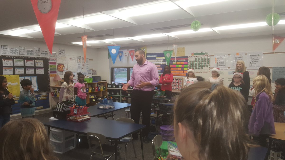 Leading the Way Participants hear John Riley from ILC share important characteristics of leaders.<a href="/HoffmanTrailsEl/">Hoffman Trails Elem</a>