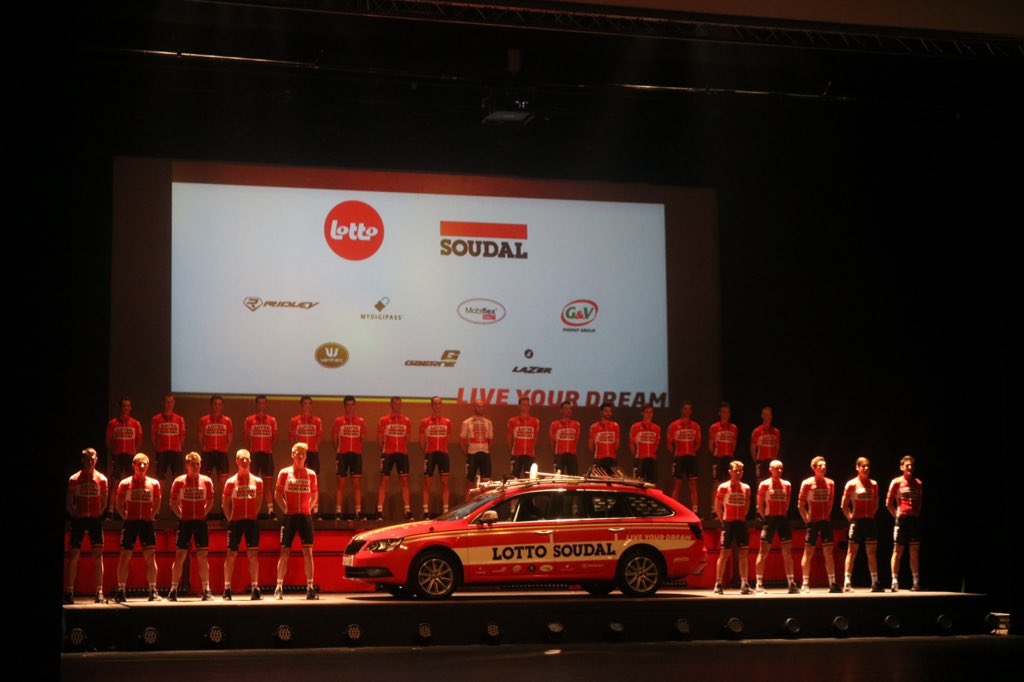 fzy_cycle's tweet photo. @Lotto_Soudal #liveyourdream #teampresentation2016 #belgium #antwerp @Ridley_Bikes @lazerhelmets https://t.co/4R0IPsX0Yb