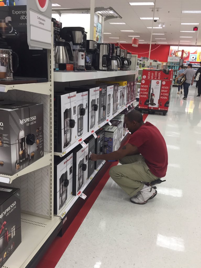 jimmy_0802's tweet photo. No outs in appliances at #2187! Nice job Taylor, Eric and Andres!  #gosales @jolly_reba @jolene_macias @LCalhoun_23 https://t.co/PpvHXtLRQm