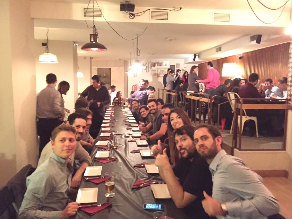 RubenColomer's tweet photo. Vaya mogollón de gente somos #Cenadenavidad #pnponfire https://t.co/MtoBPVGnKT