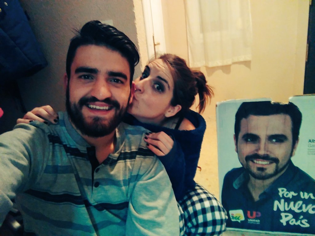 IsaCalaCh's tweet photo. El beso se lo doy a mi hermano, pero con @agarzon presente #BesosConGarzon https://t.co/F6SuMTyAvc