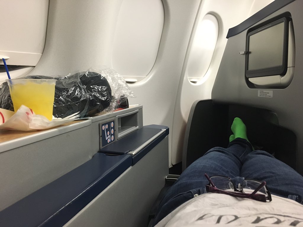 quiteofftopic's tweet photo. fuck off peasants #firstclassbitches https://t.co/vM1yxWteXq